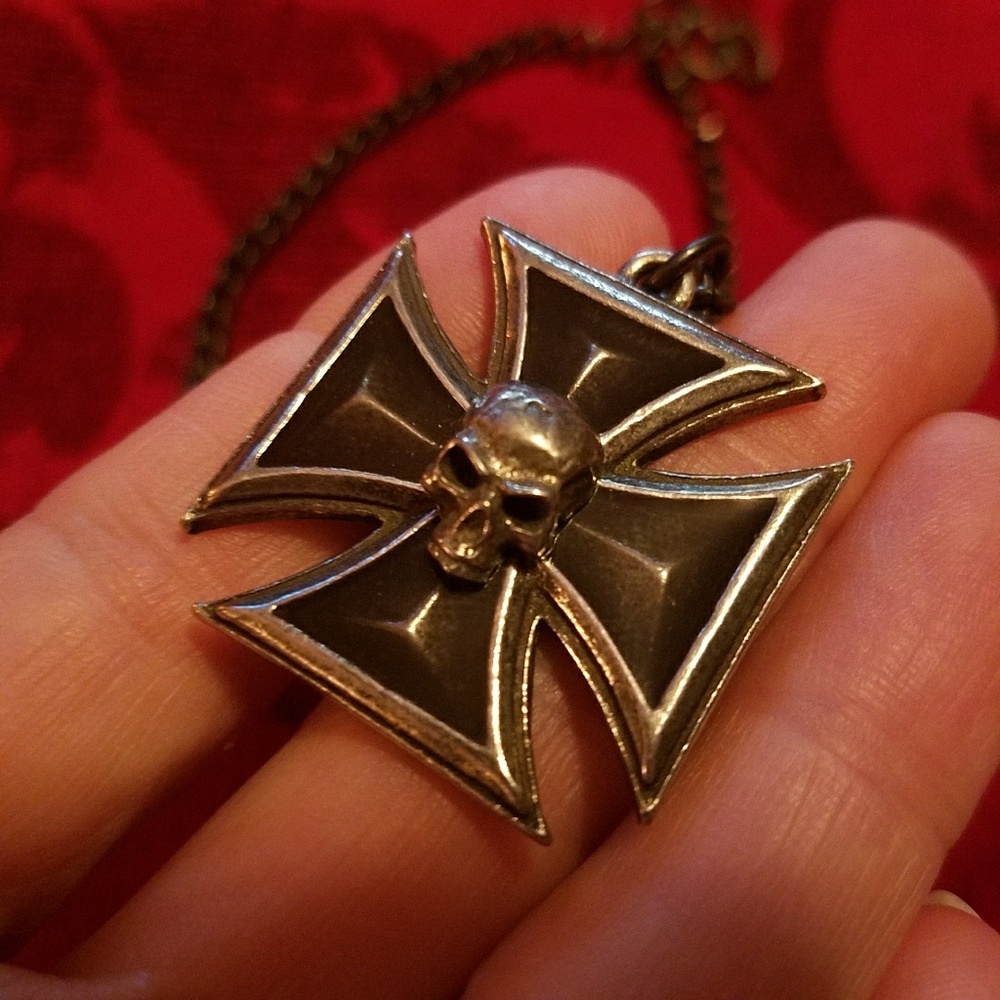 Alchemy Gothic Maltese Cross Skull Necklace